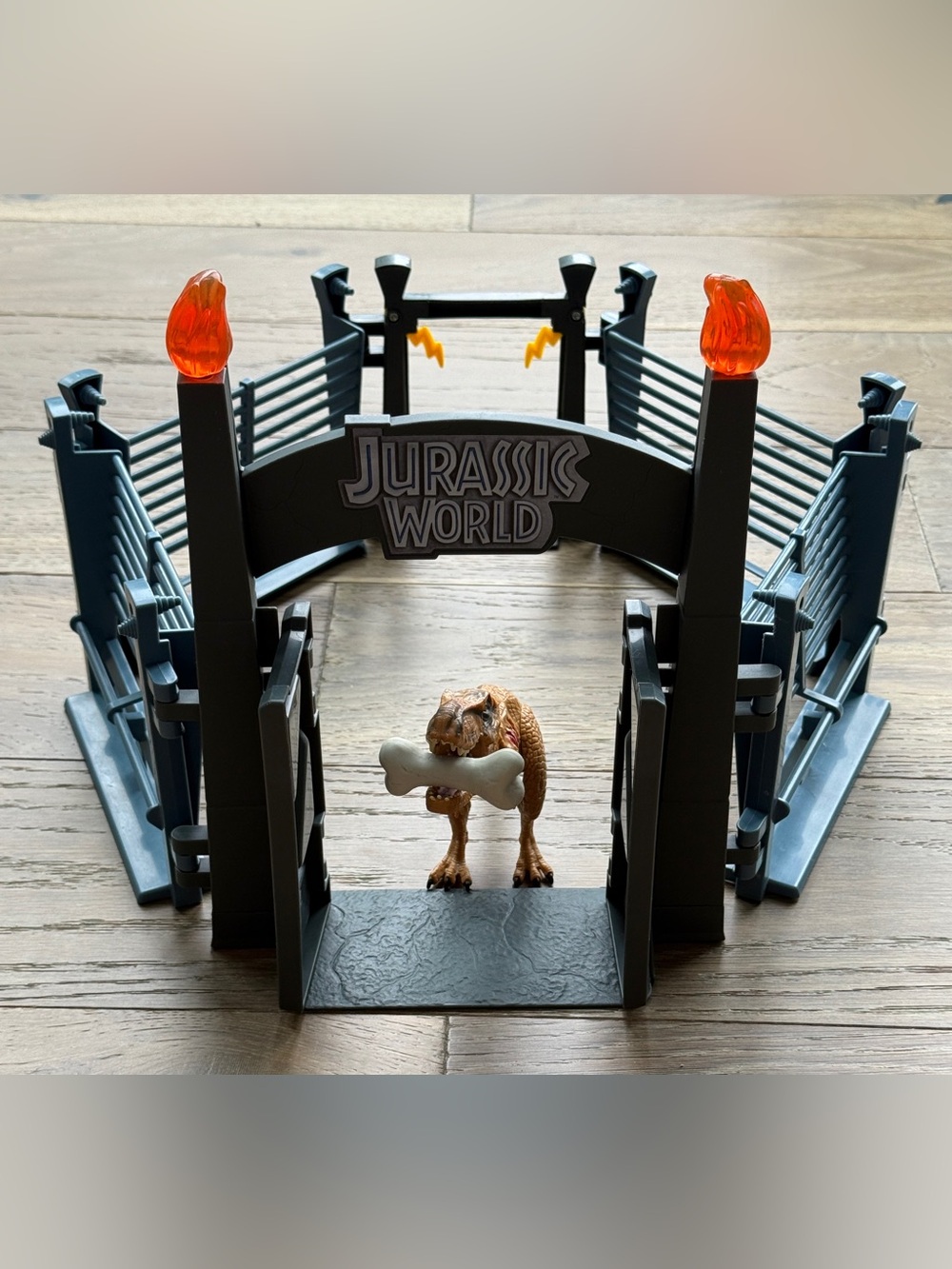 Jurassic World Dinosaur Toy with Bone and Gate Playset.